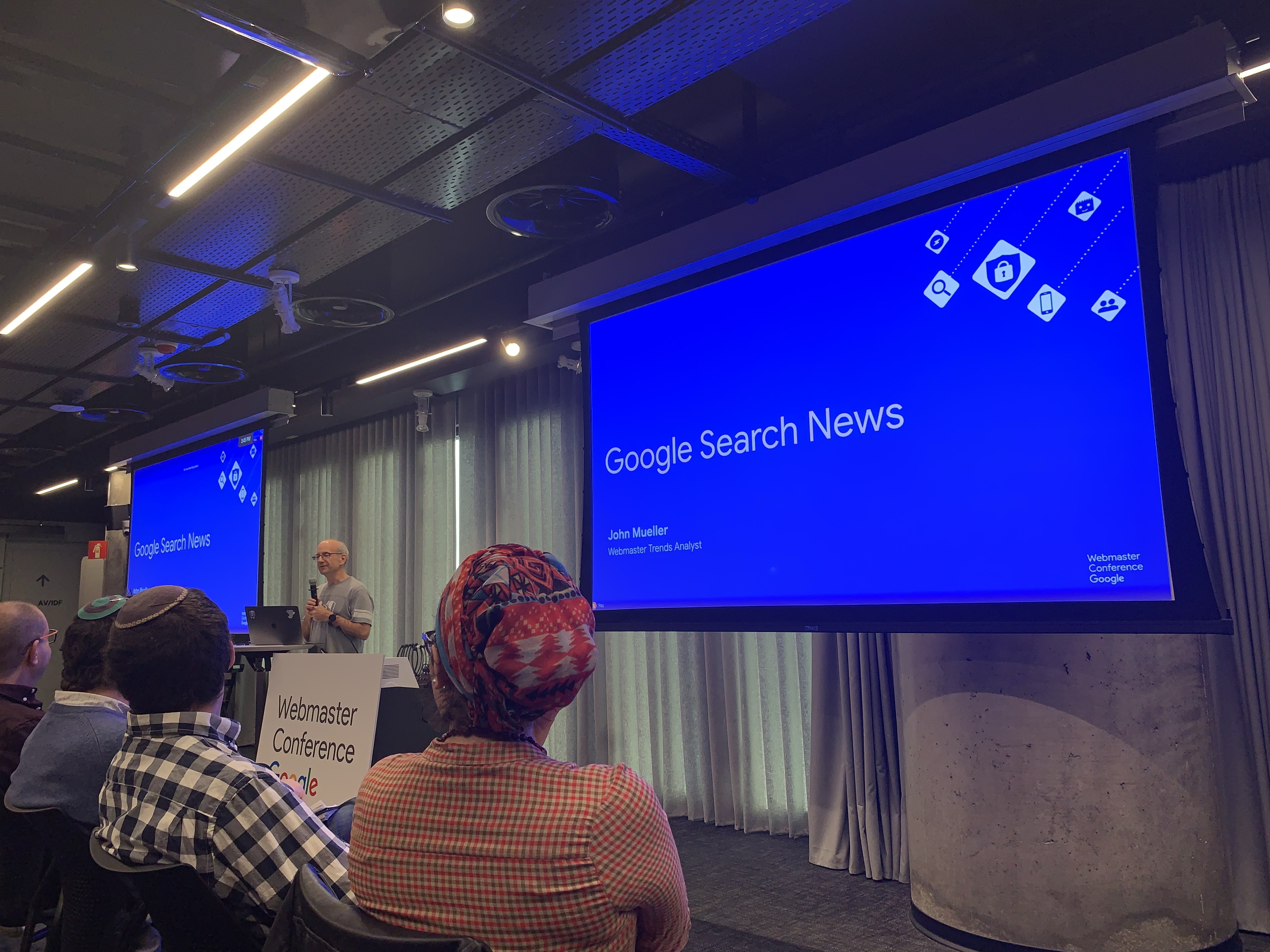 @johnmu comienza su presentación en la Conferencia de Webmasters de Google en Tel Aviv